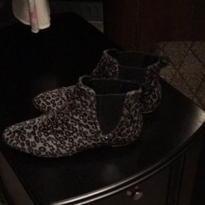 Juicy couture booties size 8m.